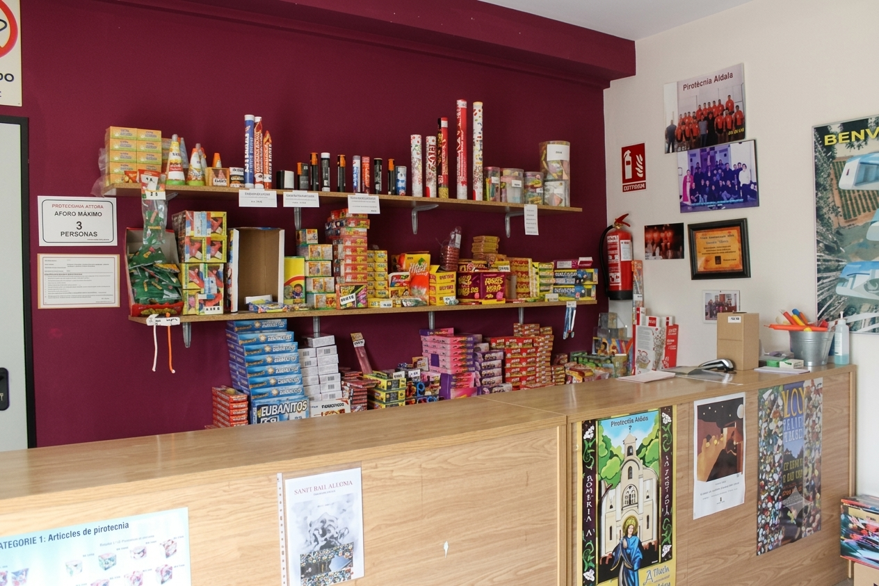 Interior de la tienda Pirotecnia Aitana en Bèlgida