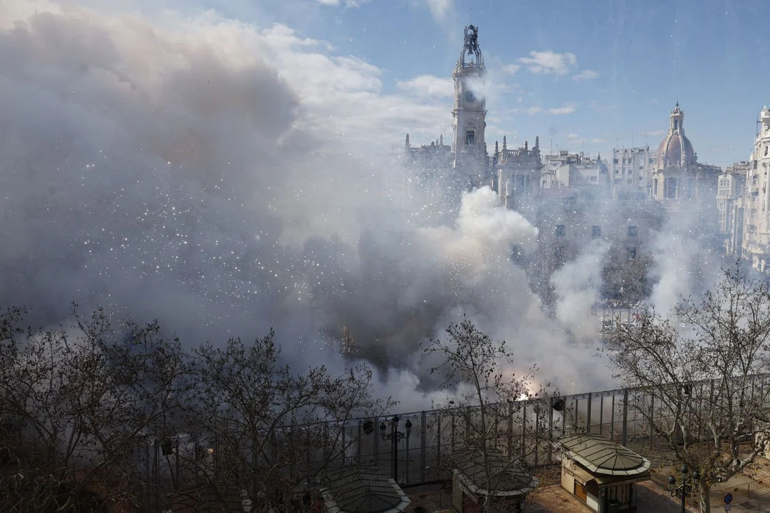 Pirotecnia Aitana dispara la mascletà más multitudinaria de las Fallas 2025
