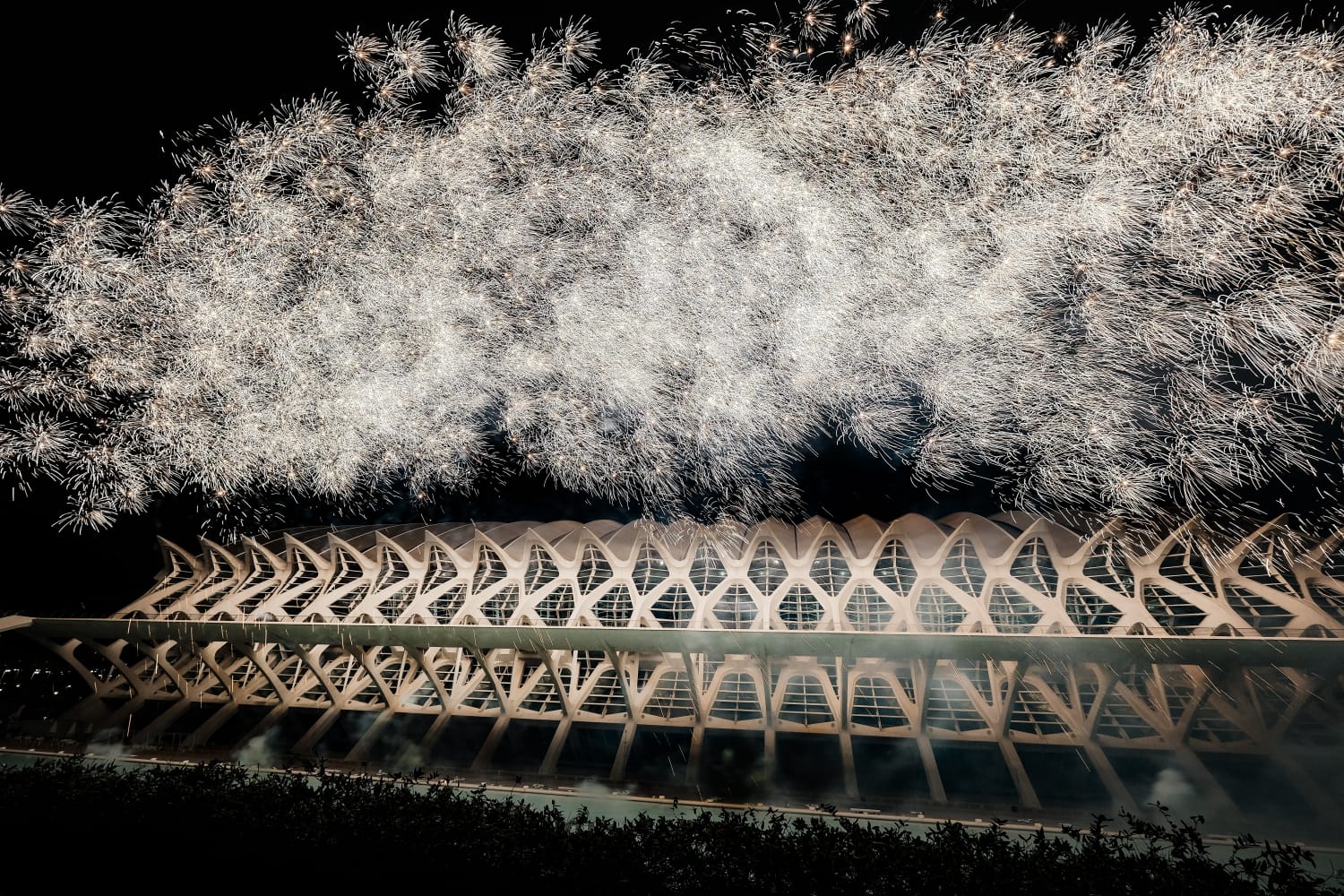 Espectáculo pirotécnico sobre la Ciudad de las Artes y las Ciencias de Valencia