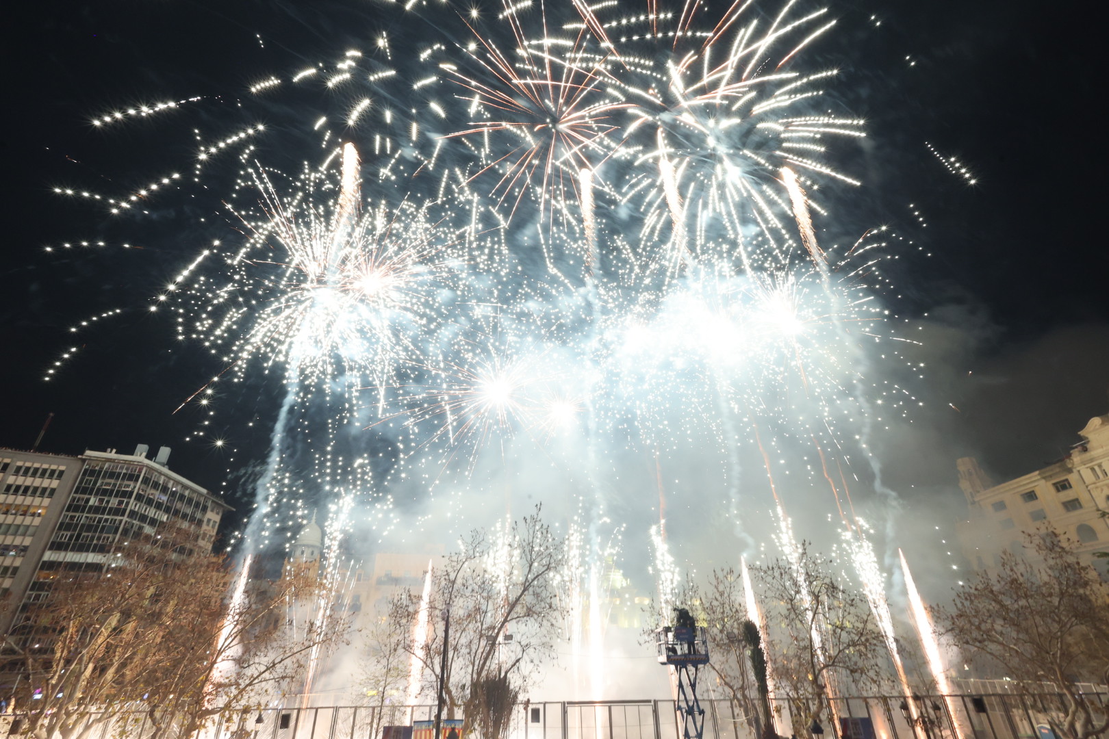 L'Alba de les Falles conquista València